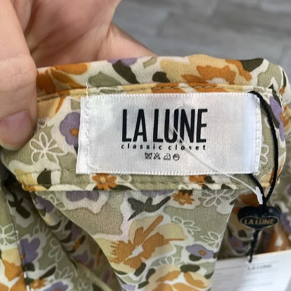 [LA LUNE] Floral Button Down Blouse - Size Medium NWT - Picture 4 of 4